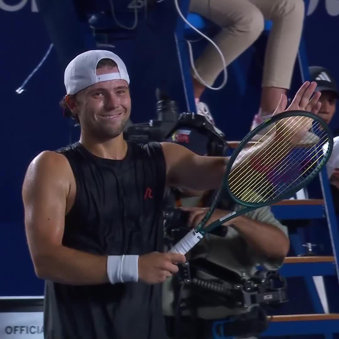 Kova crushin' 💥 Aleks Kovacevic fires into his third career semi-final with a 6-3 6-1 win over Ficovich at #LosCabosTennisOpen