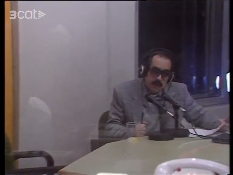 Jordi Vendrell comandava el programa "El lloro, el moro, el mico i el senyor de Puerto Rico" a Catalunya Ràdio, Catalunya Ràdio. El 1984 els reporters de nit el van anar a visitar durant una emissió del programa