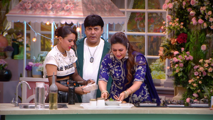 TV ki bahuein Laughter chefs par lagaayengi ̶a̶a̶g̶ chaar chaand! 😂 Dekhiye #LaughterChefs - Unlimited Entertainment, Semi Finale Week iss Sat-Sun raat 9:30 baje sirf #Colors aur JioHotstar par. ENVY pourhomerange #SugarfreeIndia #CatchFoods #SharaddhaArya #DivyankaTripathiDahiya Devoleena Bhattacharjee #EishaSingh Sudesh Lehri #NiaSharma #RubinaDilaik RAHUL VAIDYA RKV #AbhishekKumar #SamarthJurel Krushna Abhishek Kashmera Shah #ElvishYadav Karan Kundrra Vicky Jain Ankita lokhande Jain Aly Goni #ReemSameerShaikh Bharti singh Harpal Singh Sokhi