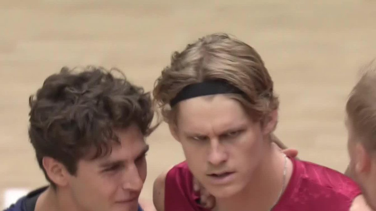 #VNL2025: USA 🇺🇸 TAKES 6TH WIN 🤩 With the Final 8 still up for grabs, USA 🇺🇸 earns a crucial victory on their road to the finals 🔥. Cooper Robinson stepped up with 2️⃣0️⃣ points to help deliver the win 💪🏼. 📺 Watch #VNL on VBTV: 🏐 #BePartOfTheGame