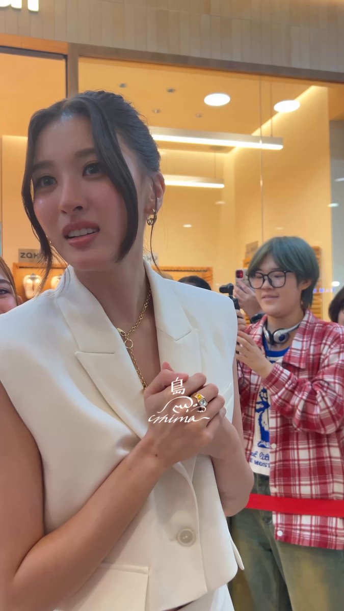 🐰 : เดี๋ยวมีงานอีก 🗣️ : ตอนไหนๆๆๆๆ 🐰 : ไม่บอก 🗣️ : ก่อนไซน์ไหม 🐰 : ก่อนไซน์ปะ 🐣 : 😑 ละดูน้องมิ้ม หน้าเบื่อเมะเดบิวต์แล้ววันนี้ที่พระรามเก้า 5555555555555 #ShoebarxViewMim #ViewMim #วิวมิ้ม