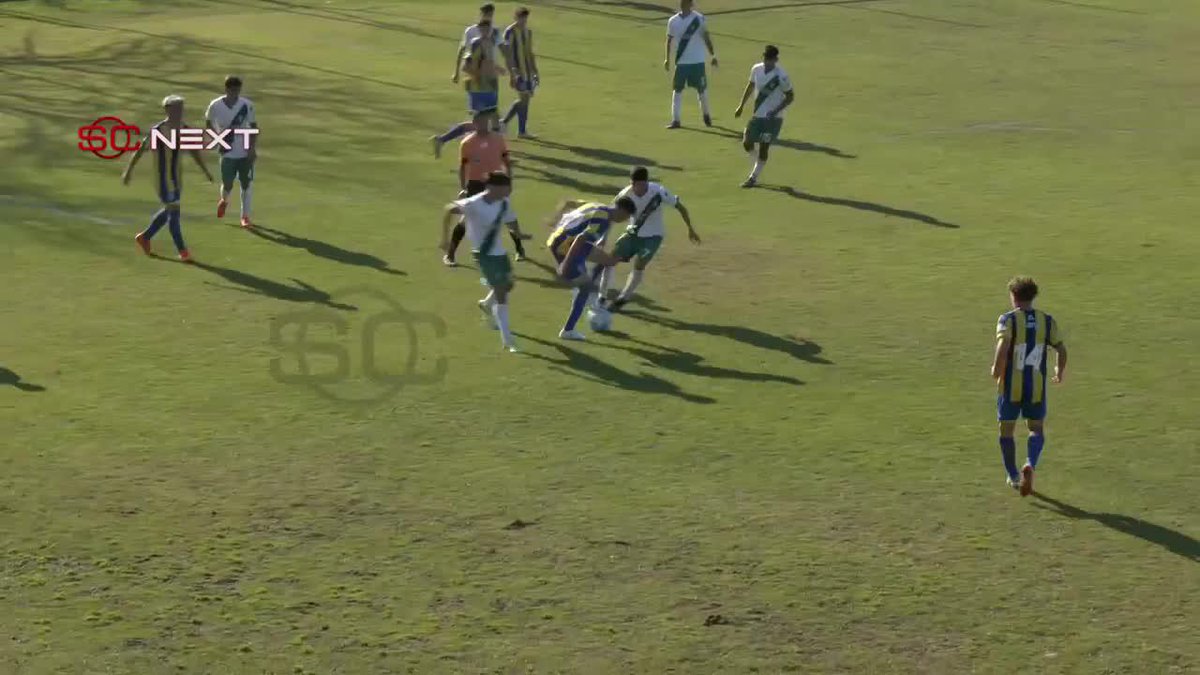 🔟 ¡Lo que juega el 10! 🟡🔵 Atención a este nombre de la 6ta de Rosario Central: Bautista Cantero, categoría 2008, juega de enganche y con su juego elegante, la rompió en el duelo ante Banfield ⚽ #SCNext
