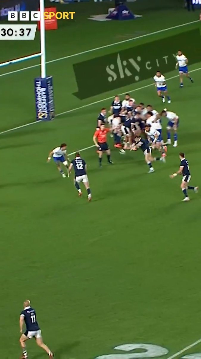 This pass from Jamie Dobie 😍🏉 #BBCRugby