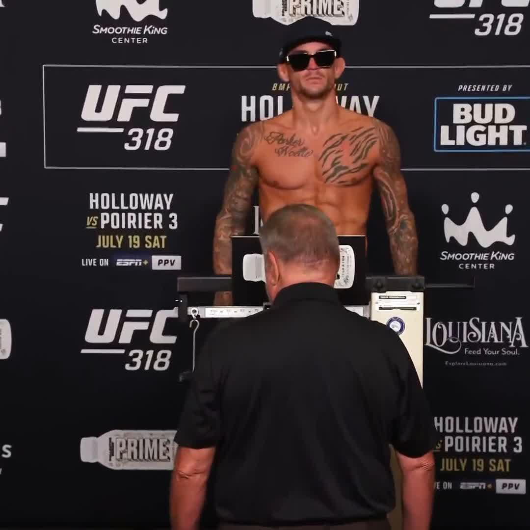 🚨 DUSTIN POIRIER MAKES WEIGHT FOR THE FINAL TIME IN HIS CAREER! ⚖️ 156 lbs 🎥 UFC #UFC318