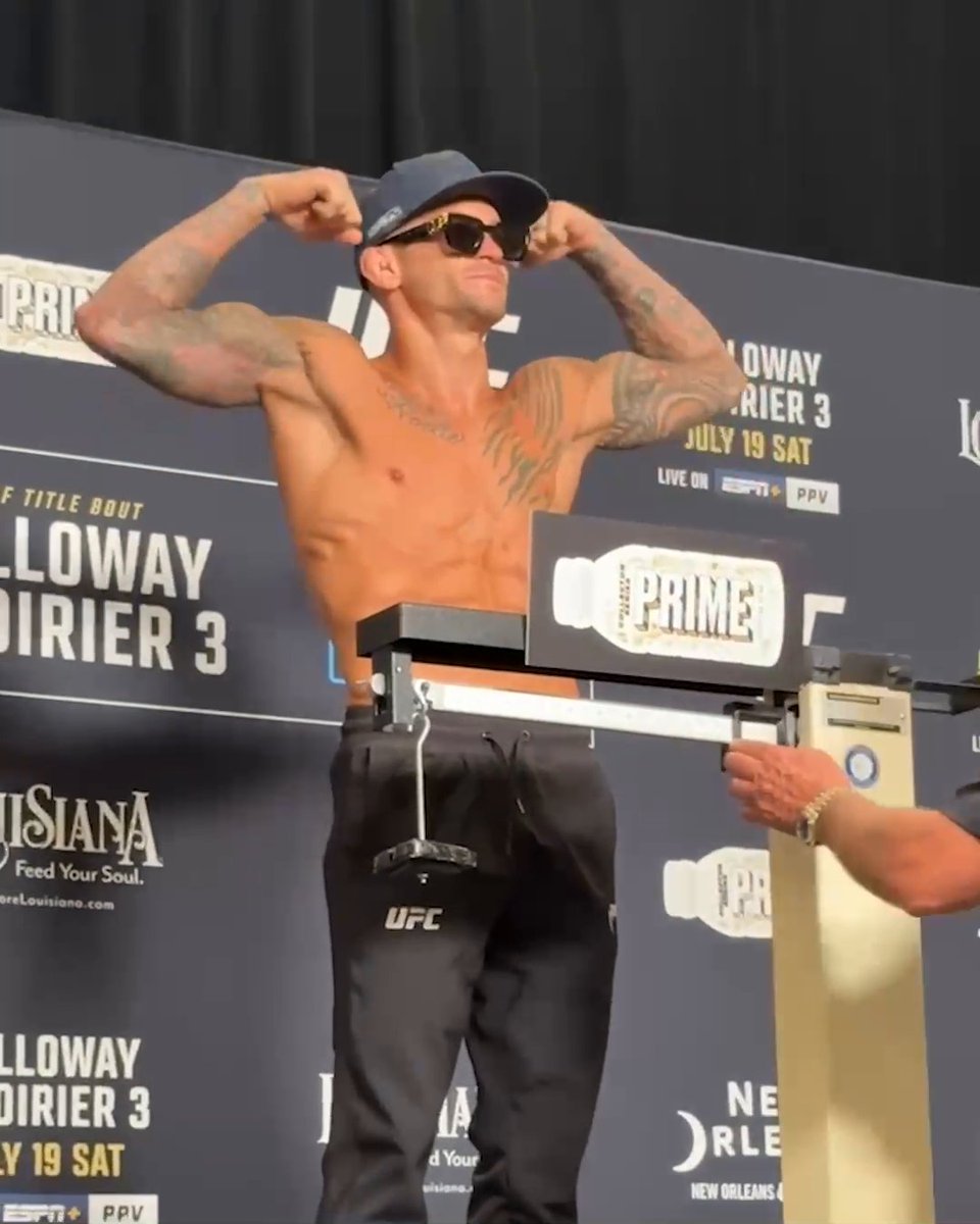 Dustin Poirier weighs in at 156 lbs for his final fight at #UFC318 💎