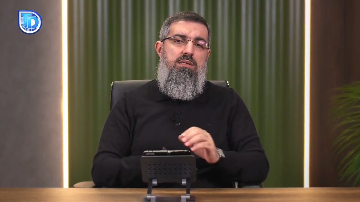 Bu dersimizde, birinci babın delillerini ele aldık. Allah’a ibadete çağrının ne demek olduğunu, her kavme peygamber gönderildiğine dair Kur’ân’daki haberleri ve bu ayet üzerinden mülhitlerin ortaya attığı şüpheleri konuştuk. Kitâbu't Tevhîd 3 YouTube Kanalımızda Yayında!