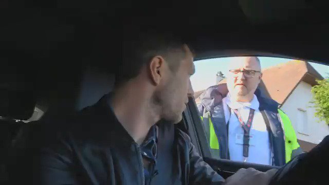 Moment hilarant : quand Rémy Vercoutre, gardien de Caen, avait du mal à passer la sécurité pour accéder au parking du stade 😂😂 (la chaine L'Équipe)