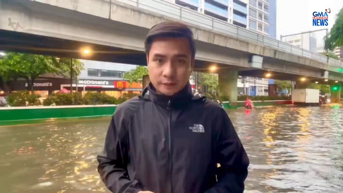 Ilang bahagi ng Maynila kabilang ang ilang bahagi ng Taft Avenue at España Boulevard, binaha dahil sa magdamag na buhos ng ulan | via Christian Maño, DZBB/GMA Integrated News