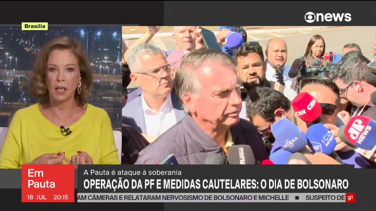 “Não é mera coincidência que essa busca e apreensão, a instalação da tornozeleira e as medidas cautelares tenham sido tomadas 12 horas depois daquela carta, digamos, abusada do Donald Trump para o (Jair) Bolsonaro que, na verdade, não era exatamente para o Bolsonaro. Era uma carta usando o Bolsonaro para atacar o presidente Lula e exigir a imediata suspensão do julgamento do Jair Bolsonaro. Bem, o Bolsonaro reagiu de uma forma que me deixou perplexa, mesmo se tratando de Jair Bolsonaro, porque ele disse que recebeu a carta do Trump com grande alegria. Pois a grande alegria, 12 horas depois, estava transformada em tornozeleira e numa ‘suprema humilhação’, nas palavras do próprio Bolsonaro”, diz Eliane Cantanhêde ao analisar a ação da Polícia Federal contra Jair Bolsonaro. ➡ Assista ao #EmPauta: #GloboNews