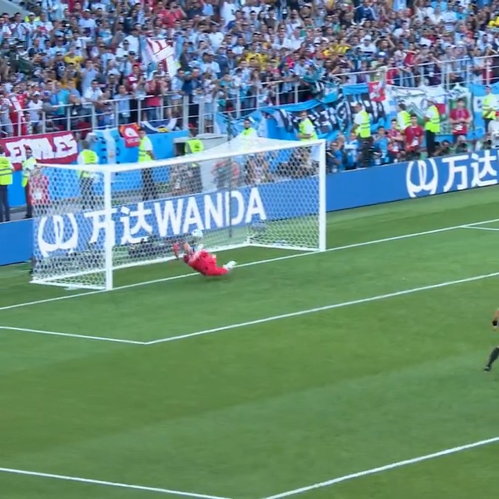 O dia que um cineasta da Islândia defendeu um pênalti de Messi em plena Copa do Mundo.
