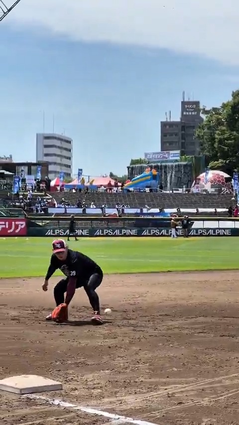 野手ノック詰め合わせ⚾🎁 ｢選挙いったよォォォォ！！期日前投票ッ！！｣ ｢Summer男！！！！｣ ｢やかましいわァァァ！！！｣ #声出しの癖強すぎ界隈 #RakutenEagles #キ！