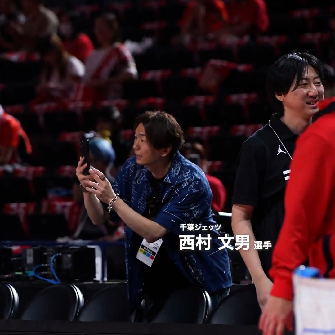 後輩・金近 廉を一生懸命撮影する大先輩😂📷 金近 廉 / Ren Kanechika 西村 文男 #SoftBankCUP2025 #AkatsukiJapan #日本一丸