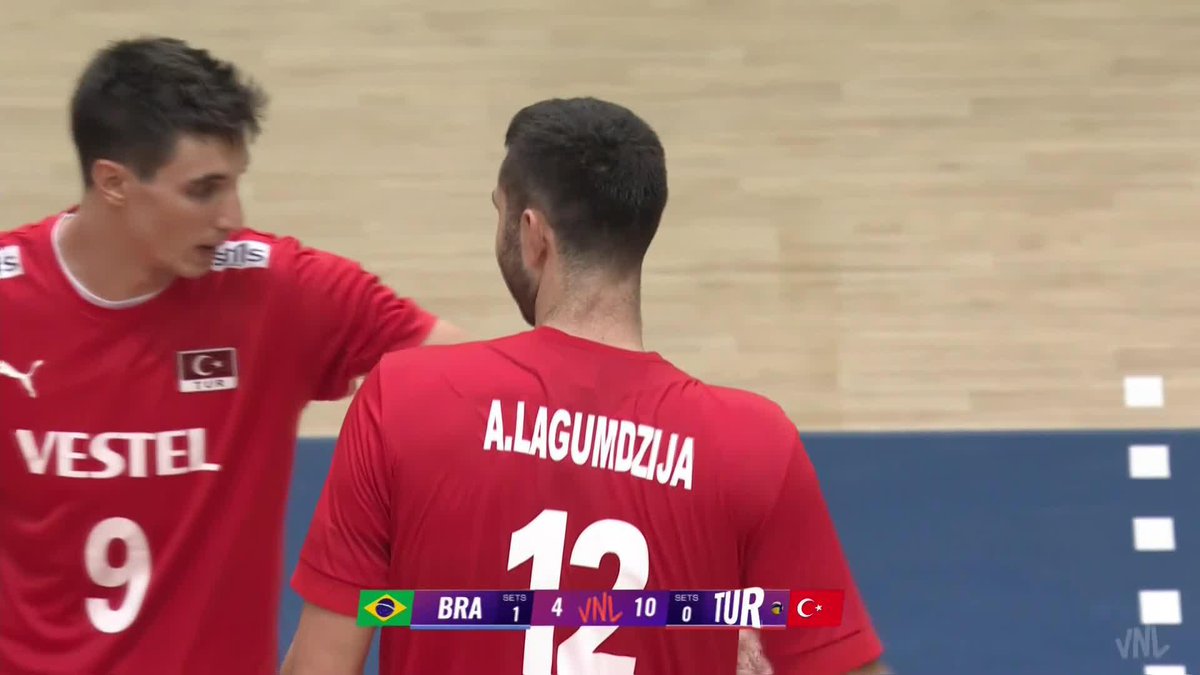 #VNL2025: MEGA RALLY ALERT 🚨 Both teams not backing down on this one 🤯! ➡️ Brazil 🇧🇷 took set 1 but Türkiye 🇹🇷 leads set 2 🔥. 📺 LIVE NOW on VBTV: 🏐 #BePartOfTheGame #volleyball