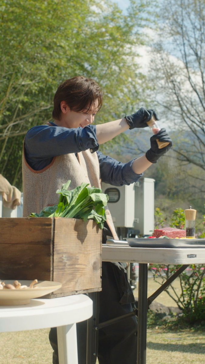 Amazon Originalドラマ ꧁『#私の夫と結婚して』꧂ 美紗(#小芝風花)の初恋の人、 悠斗(#七五三掛龍也)の料理シーン✧ 七五三掛さんの華麗な 包丁さばきにも注目です✨ ❯❯❯第8話までプライムビデオで独占配信中