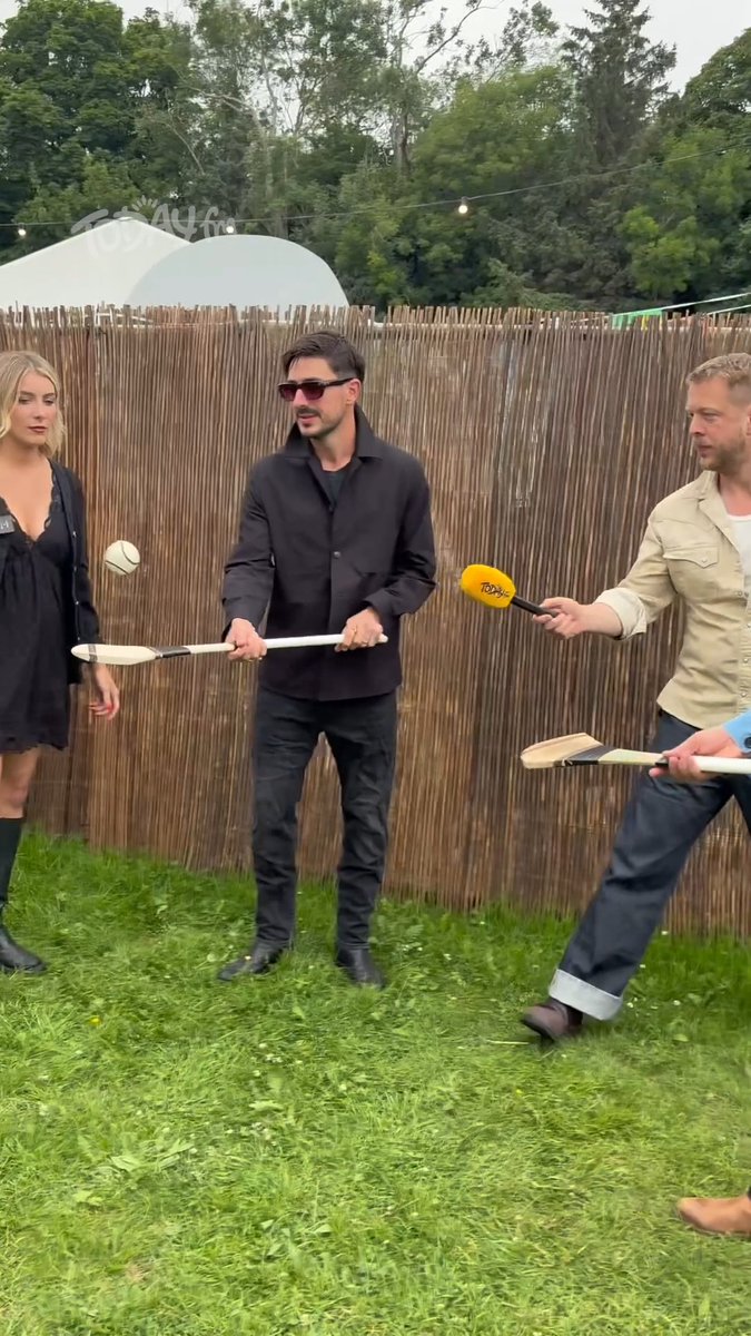 For the weekend that’s in it… 🏑 Louise got the lads from Mumford & Sons to test their hurling skills before their Malahide Castle gig - and honestly, we’re impressed! 👏 @universalmusicireland