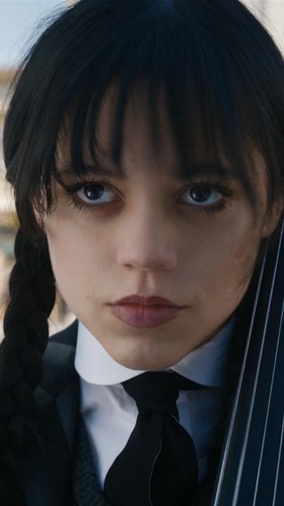 『ウェンズデー』といえば… 大炎上したチェロ演奏🔥 Netflixシリーズ『ウェンズデー』シーズン2 パート1は8月6日、 パート2は9月3日より独占配信スタート。 #ウェンズデー #ネトフリウェンズデー
