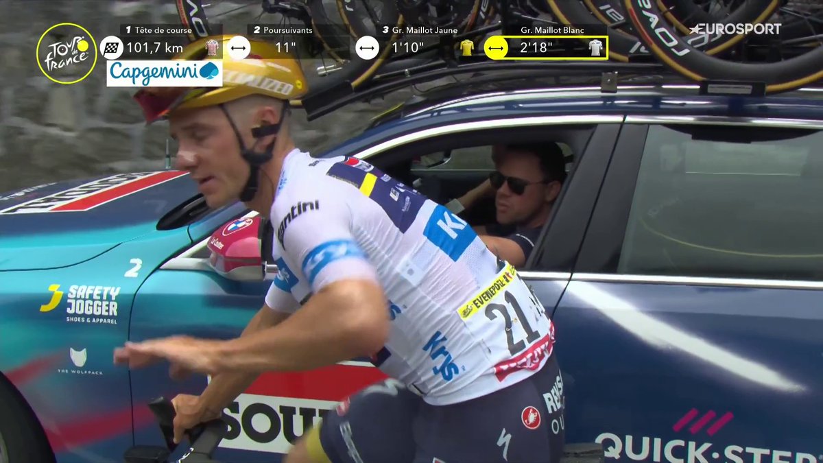 🚴🇫🇷 | Voor de tweede keer maant Evenepoel de camera om te vertrekken, maar de lijdensweg van de Belg wordt wel degelijk in beeld gebracht. 🎥🎥 #TourdeFrance 📺 Stream koers op HBO Max