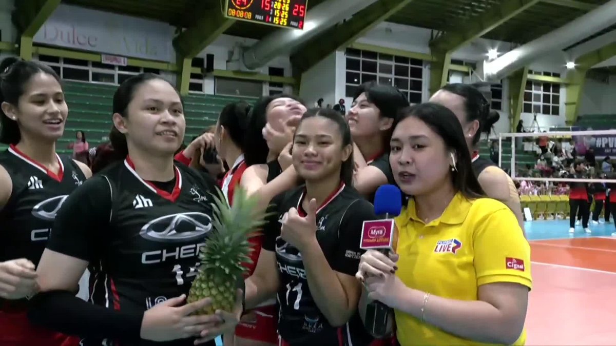 'YAN ANG PINYA-FIEL 🍍 Renee Peñafiel’s 18-point explosion for the Chery Tiggo Crossovers earns her a sweet reward — a free pineapple — during her post-game interview against the Cignal HD Spikers at the 2025 PVL on Tour! #PVL2025 #PVLonTour #TheHeartOfVolleyball
