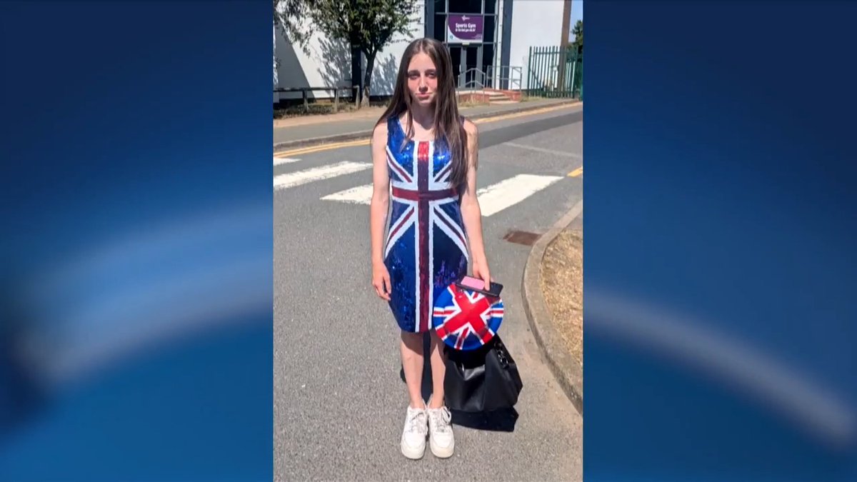 A 12 year-old girl was banned from her school in Warwickshire for wearing a Union Jack dress on 'Diversity Day'. Kinsey Schofield: "You shouldn't be punished for being a patriot." 🚨 Plank Of The Week: Mike Graham 🇬🇧 Russell Quirk
