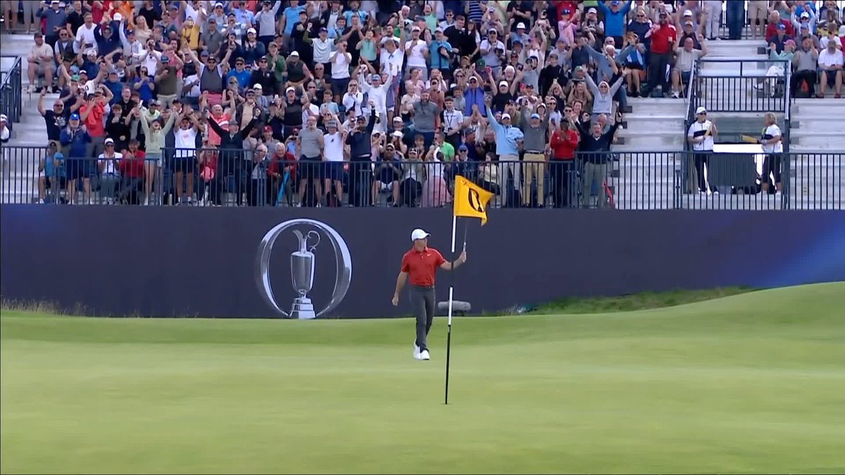 The home crowd LOVE IT! ❤️ HUGE eagle putt from Rory McIlroy 🙌