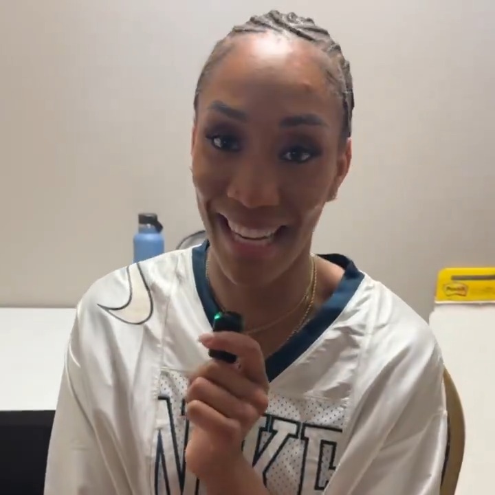 🌟 A’ja Wilson surprised the next generation of hoopers at our AT&T Jr. WNBA Clinic #WNBAAllStar 🧡