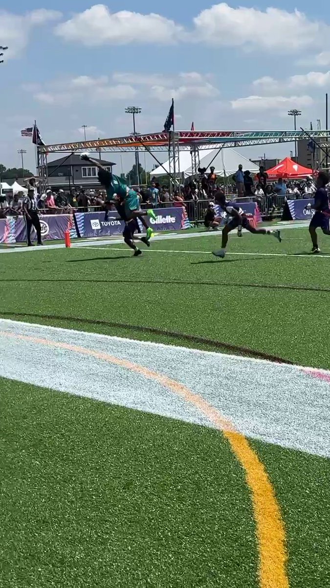 "OVER EVERYBODY?!" 😲 Jada Vick couldn't believe this touchdown grab by Brysen Wright 🔥