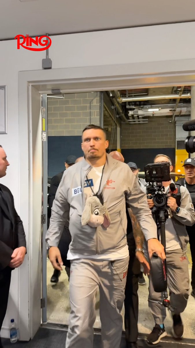 Oleksandr Usyk has arrived for his rematch against Daniel Dubois ⭐️ The Ring and undisputed heavyweight world titles on the line tonight on DAZN 👑