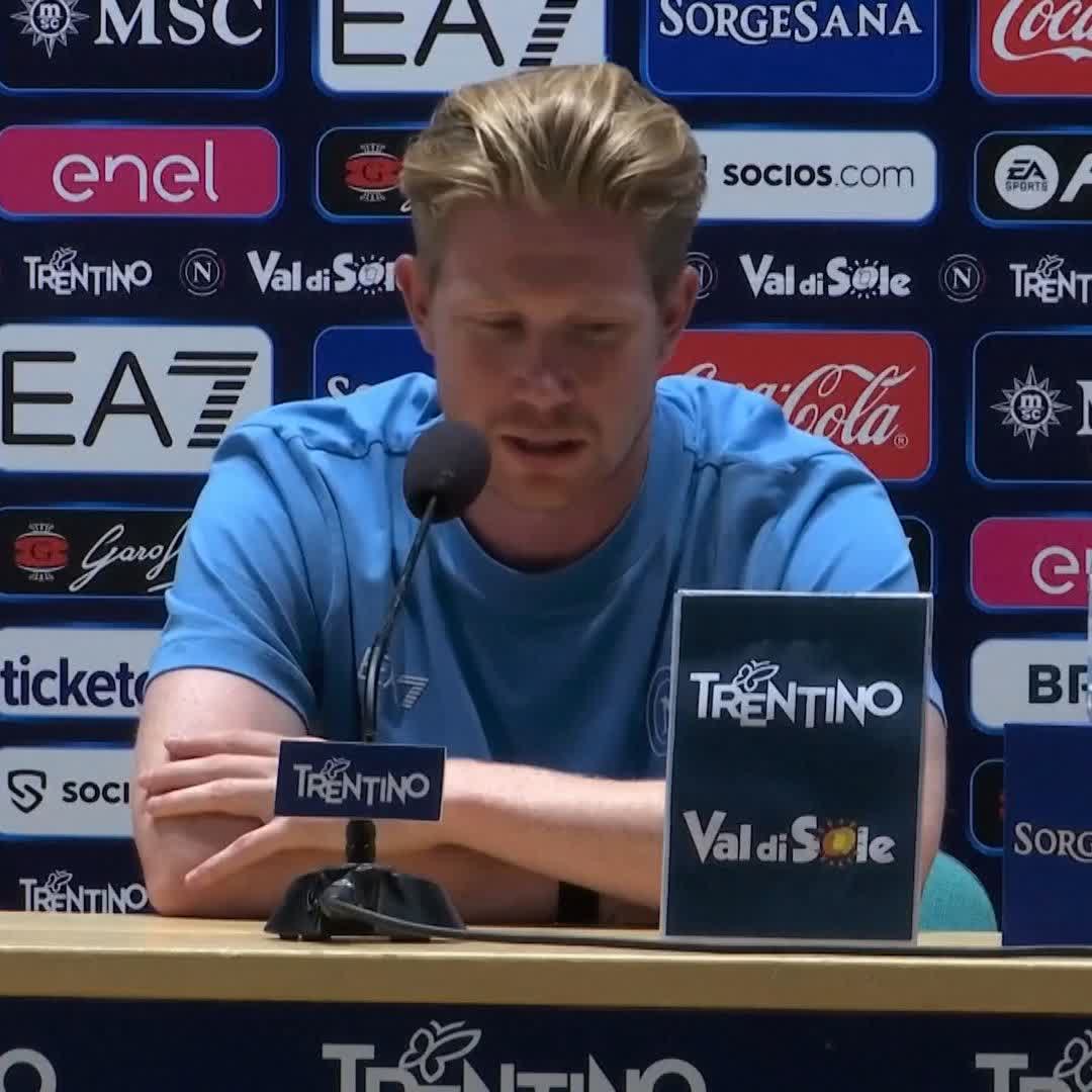 "It's an honour from the club to give me this responsibility" Kevin De Bruyne on Napoli giving him Diego Maradona's retired number 10 in training 🤝