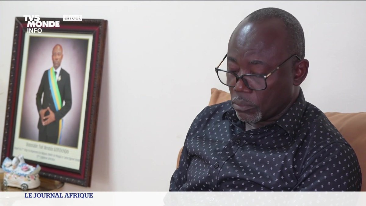 Ali Bongo, déchu et en exil à Londres, se proclame toujours président du PDG, le Parti Démocratique Gabonais, défiant ainsi Blaise Louémbé et affirmant conserver le contrôle de son parti.