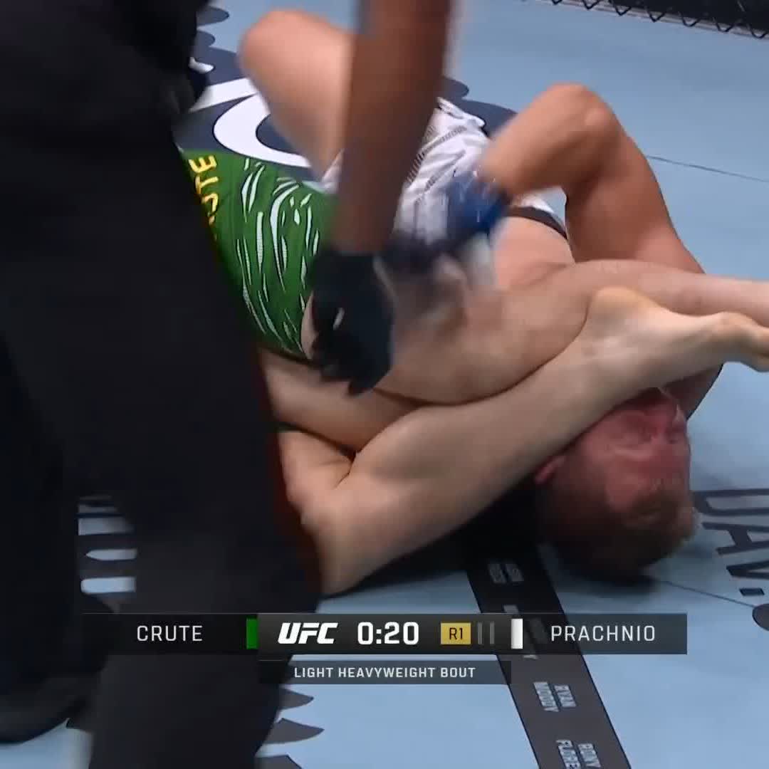 ARMBARS ARE IN STYLE TONIGHT 🤩 Jimmy Crute is back on the winning side after this first round submission win 😤 [ #UFC318 | LIVE NOW on ESPN2 &amp; ESPN+ ]