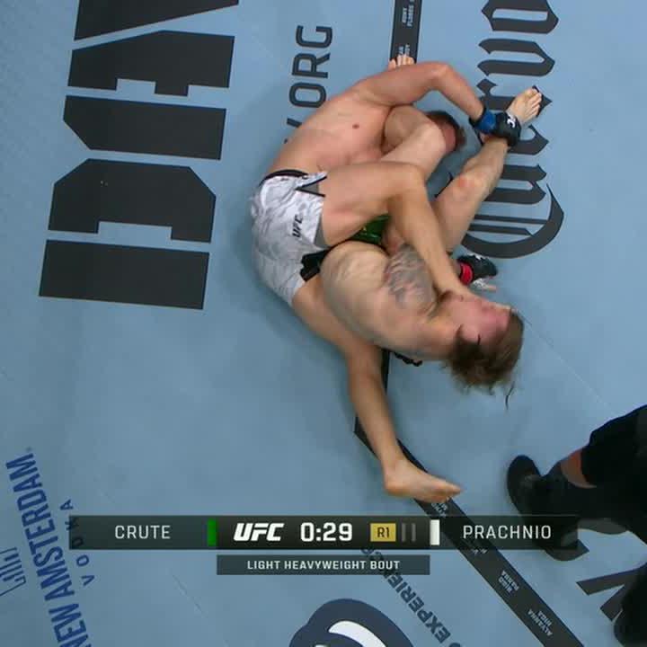 JIMMY CRUTE WITH THE THIRD FIRST-ROUND FINISH OF THE NIGHT ⚡️ Watch #UFC318 TONIGHT AT 10 PM ET on ESPN+ PPV ➡️