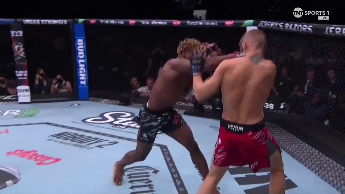 Ateba Abega Gautier just RAN THROUGH Robert Valentin!! 🔥 #UFC318 | LIVE on TNT Sports &amp; discovery+