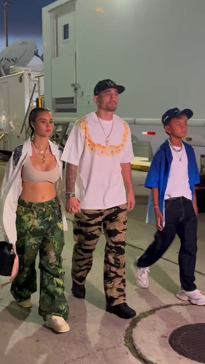 Max Holloway arrives with his family for #UFC318 👀 Watch #UFC318 TONIGHT AT 10 PM ET on ESPN+ PPV ➡️