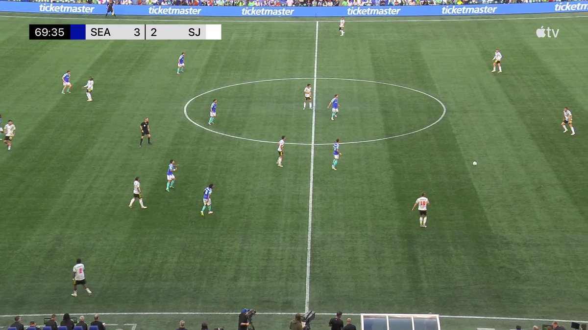 ARE YOU KIDDING?! 🔥 Pedro de la Vega gives Seattle Sounders FC the lead off a stunner.