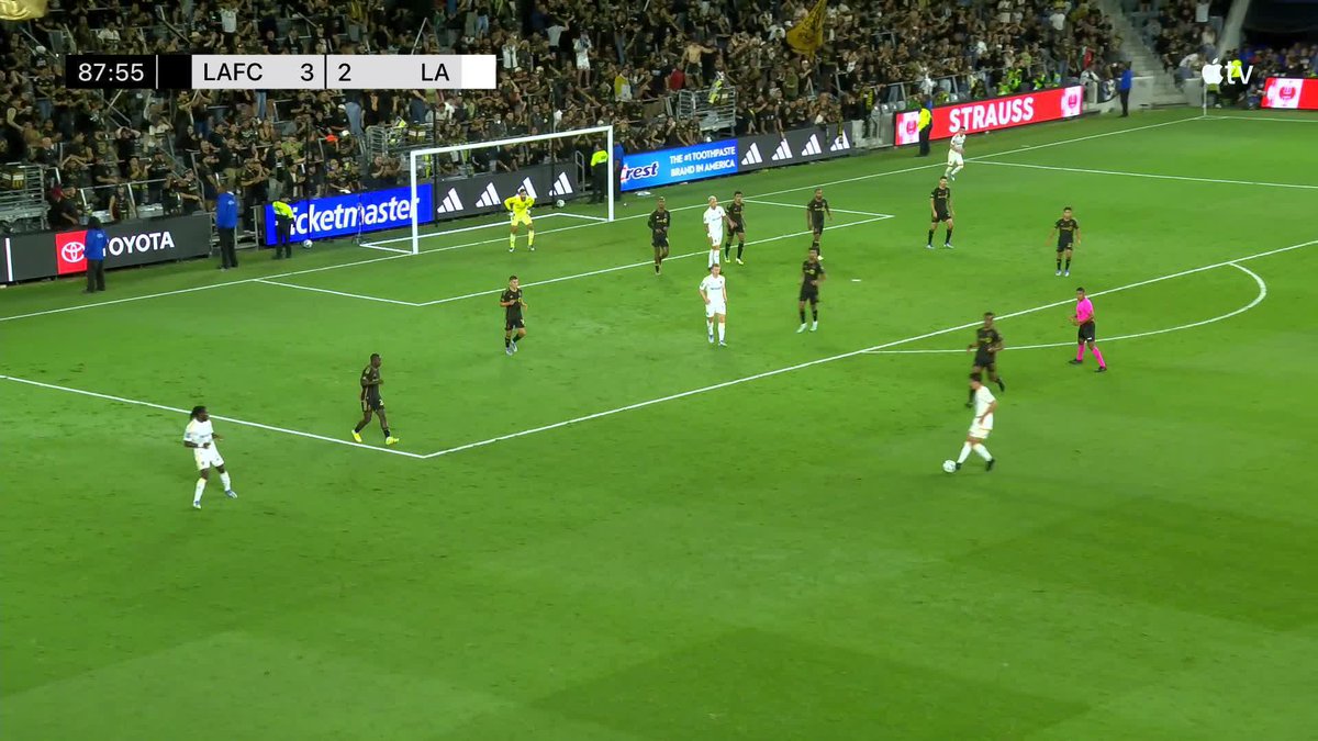 HUGO LLORIS ARE YOU SERIOUS 🤯