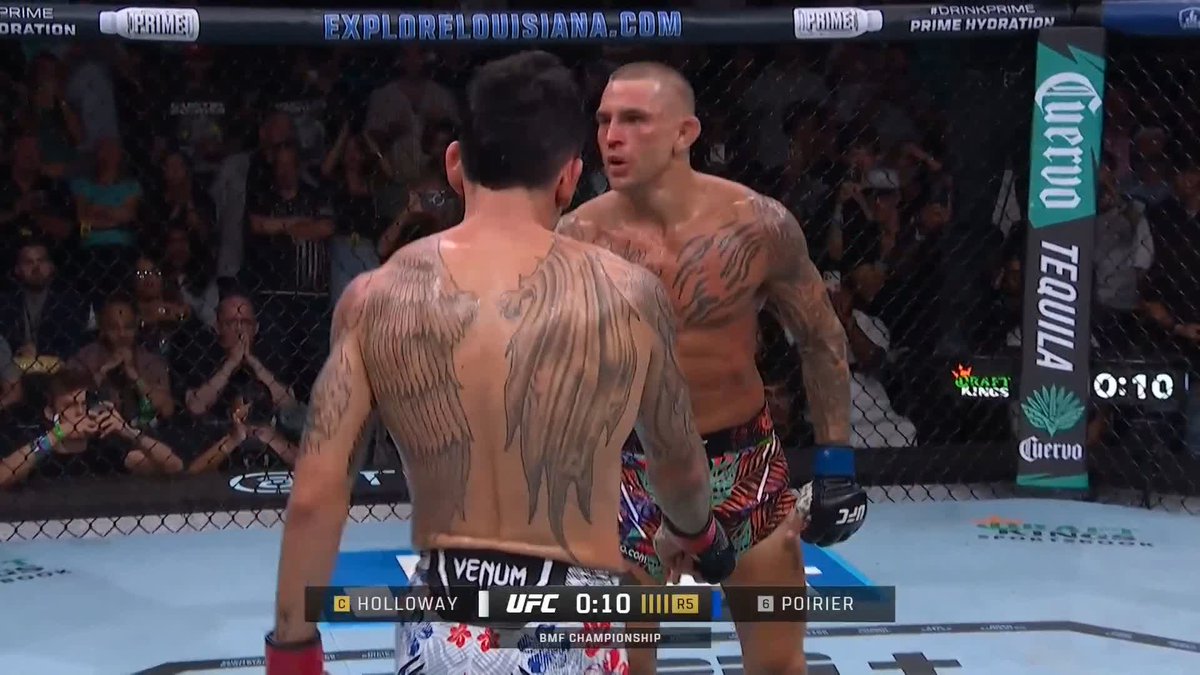 MAX HOLLOWAY POINTS TO THE GROUND AND STANDS AND BANGS WITH DUSTIN POIRIER TO END THE FIGHT LEGENDARY! #UFC318