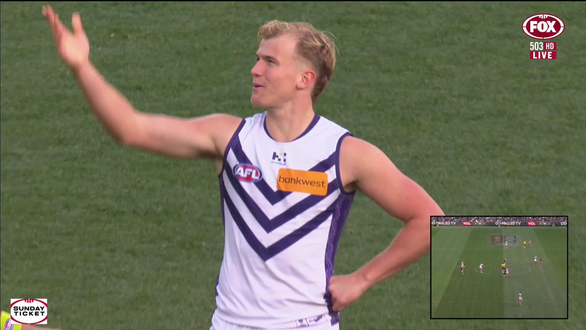 "That hasn't happened for 12 months...just a disgrace." Fremantle were penalised a 50m penalty for pointing at the scoreboard. 📺 Watch #AFLPiesFreo on Ch.503 or stream on Kayo: ✍️ BLOG 🔢 MATCH CENTRE