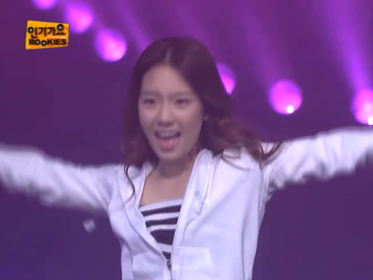 예전에 태연언니가 있었슨 딱히 뭘 하진 않았슨 그냥 노래를 잘 불렀슨 그게 그시절 메인보컬의 기본소양이었슨