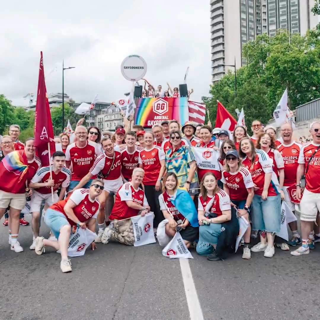 Hop aboard our float for a special day at Pride in London 🏳️🌈📹 Kim Little and the Arsenal family marched alongside Gay Gooners to show our ongoing support for the LGBTQIA+ community ❤️