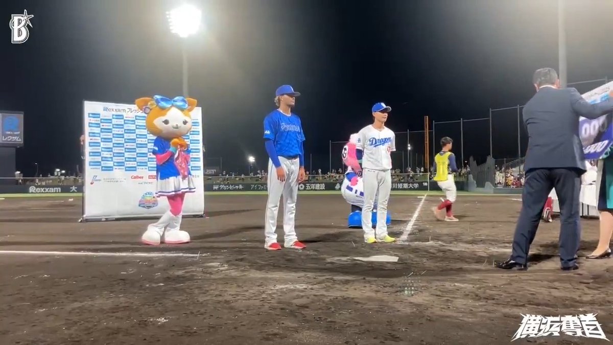 『レクザム フレッシュオールスターゲーム2025』 #マルセリーノ 選手が #優秀選手賞 を受賞!!💪 受賞トロフィーを手にして、笑顔のマルちゃん☺️ 1回を10球 無安打 2奪三振で抑えたのち、約7年ぶり(16歳以来)の打席では、四球を選びチームへ貢献!👏👏 #フレッシュオールスター #baystars