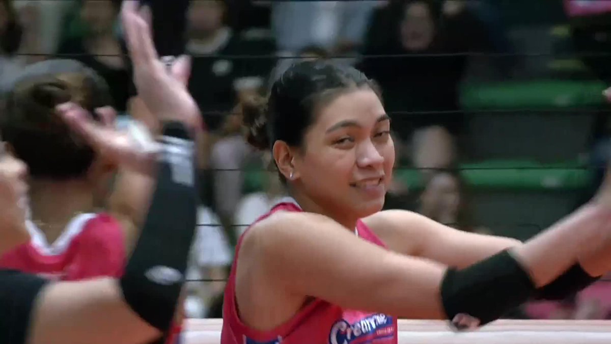 HAIRLINE MARGIN 🤯 Alyssa Valdez unleashes her phenom energy after a masterful hit to keep the Creamline Cool Smashers on the lead ahead of the Chery Tiggo Crossovers in their Passi City clash in the 2025 PVL on Tour! #PVL2025 #TheHeartOfVolleyball #PVLonTour