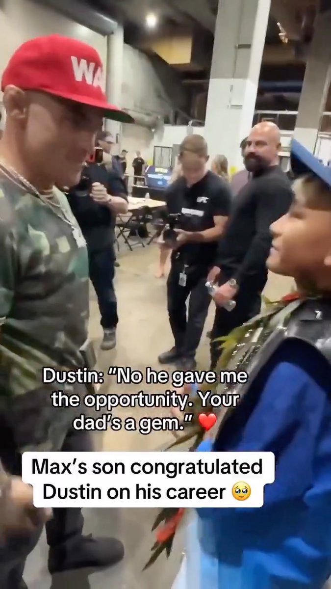 This interaction between Dustin Poirier and Max Holloway's son, Rush, is one of the best things you'll see today 🤝 #UFC318 📽️ ESPN MMA