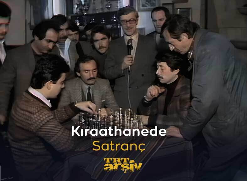 Yıl 1984, kıraathane masalarında çay eşliğinde satranç... ♟️ #ValaÖnengüt #DünyaSatrançGünü