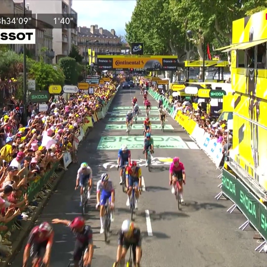 Quand Alaphilippe pense... avoir gagné l'étape ! 😳 #LesRP #TDF2025