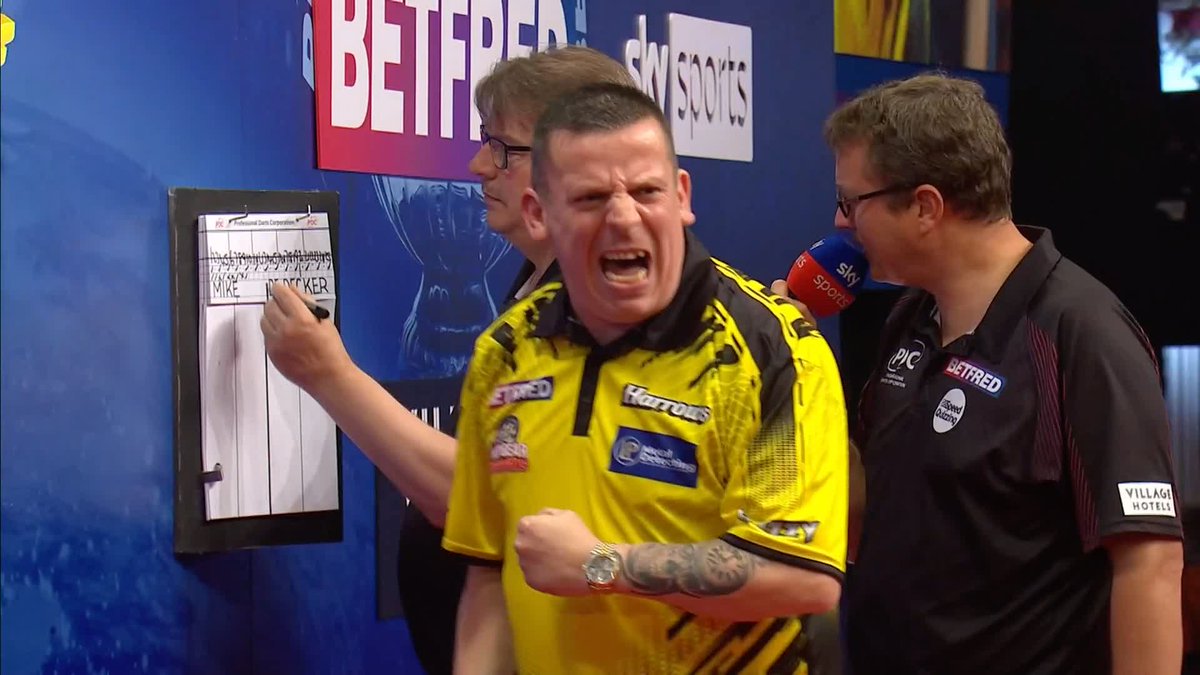 Dave Chisnall levels up the match in style 🤩
