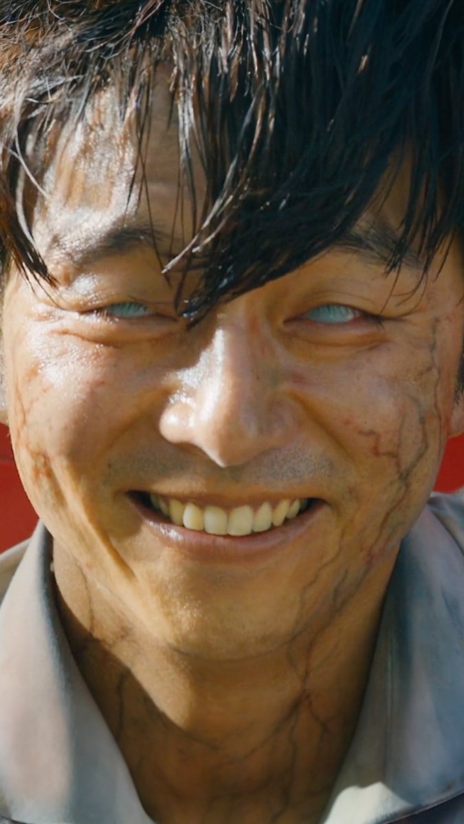 They were so close to making it out together. 😢 Film: TRAIN TO BUSAN (2016)