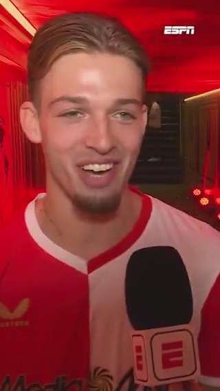 Luciano Valente leefde een droom met de helikoptervlucht, ondanks zijn hoogtevrees 😅🚁