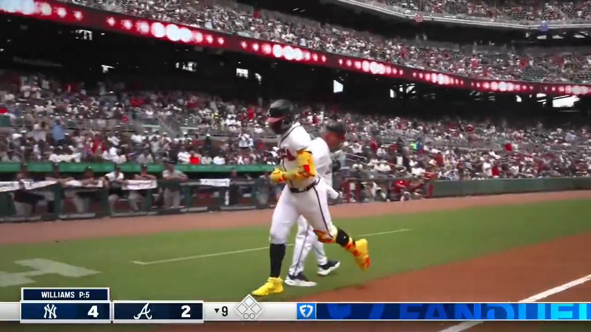 Y hablando de versatilidad… ¡RONALD ACUÑA JR.! ¡LA BESTIA! ¡456 PIES! 🤯
