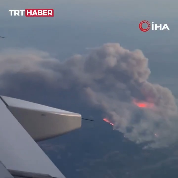 Sakarya Geyve’deki yangın bir yolcu uçağından görüntülendi.