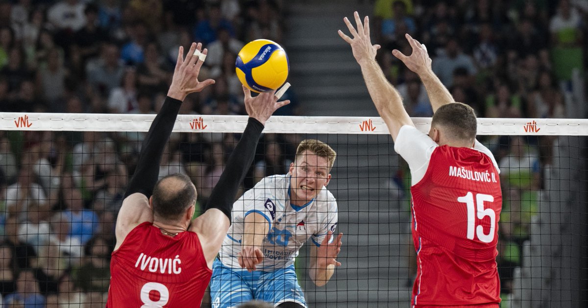 Slovenia DID IT. 🇸🇮🔥 Down 2-1, they came back with heart, grit and the full power of their home crowd. A thrilling 3-2 win over Serbia, sealed 17-15 in the tie-break, sends Slovenia to the #VNL2025 Finals in China. A night to never forget. #Volleyball #BePartOfTheGame